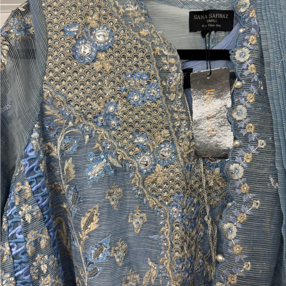 Luxury Blue Net Embroidered Kameez Set ( 4 piece ) - Picture 2 of 7